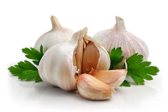 Garlic is a folk remedy against fungal infections. 