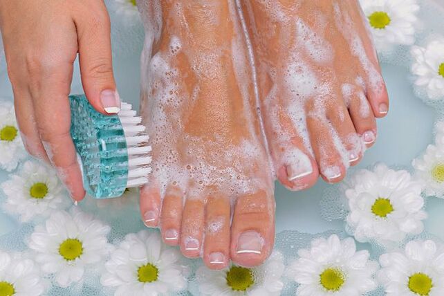 Foot baths with chamomile - effective prevention of onychomycosis